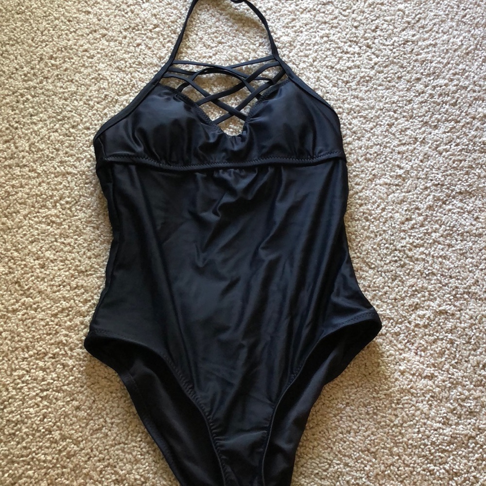 Black Mossi one piece with cross cross front